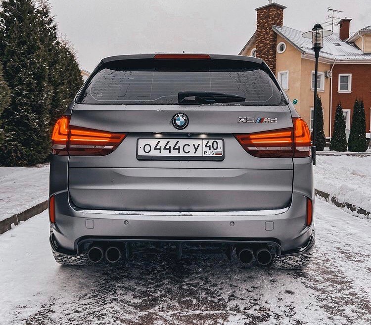 Новогодняя атмосфера с BMW X5M