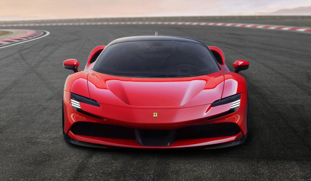 Компания Ferrari переносит старт производства своего нового мощнейшего гибридного суперкара SF90 Stradale