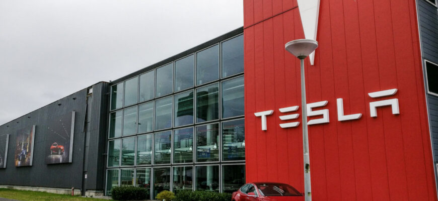Электрокары Tesla можно будет купить за биткоины