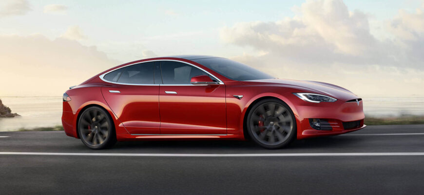 Tesla отзывает более 100 000 своих машин