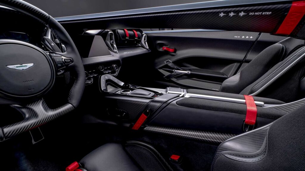 Салон Aston Martin V12 Speedster