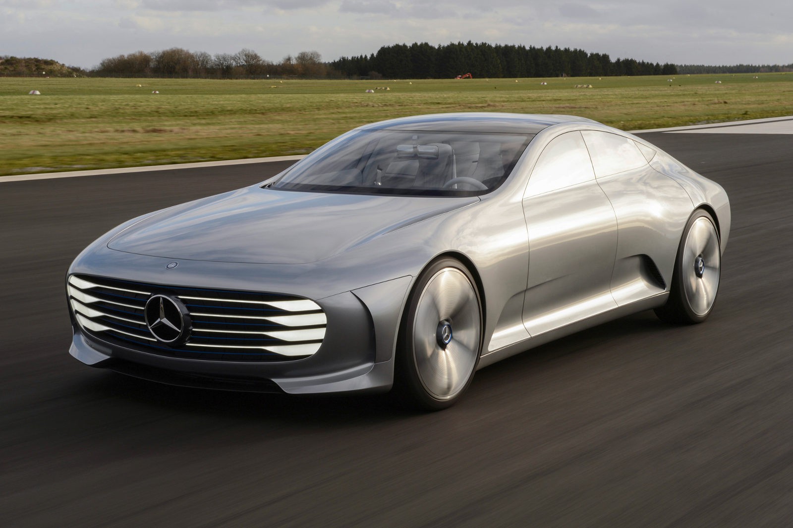 Mercedes-Benz готовит целую партию новых электрокаров