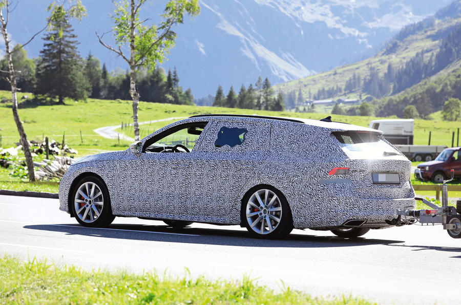 Skoda Octavia RS будет представлена на автосалоне в Женеве