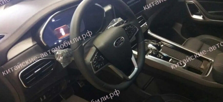 В Сеть попали шпионские снимки салона нового паркетника JAC S7
