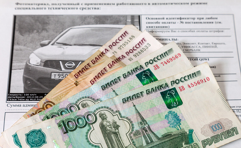 На данном автолюбителе только с начала нынешнего года числится 18 штрафных взысканий на общую сумму более 50  тысяч рублей